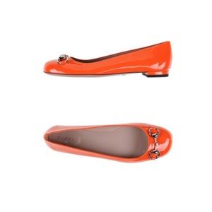 Gucci flats in orange 🍊